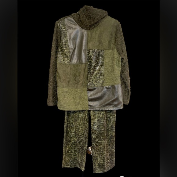 2 Piece-ERIC RYAN SPORT Green Faux Leather outfit, Size 10 - Picture 1 of 14